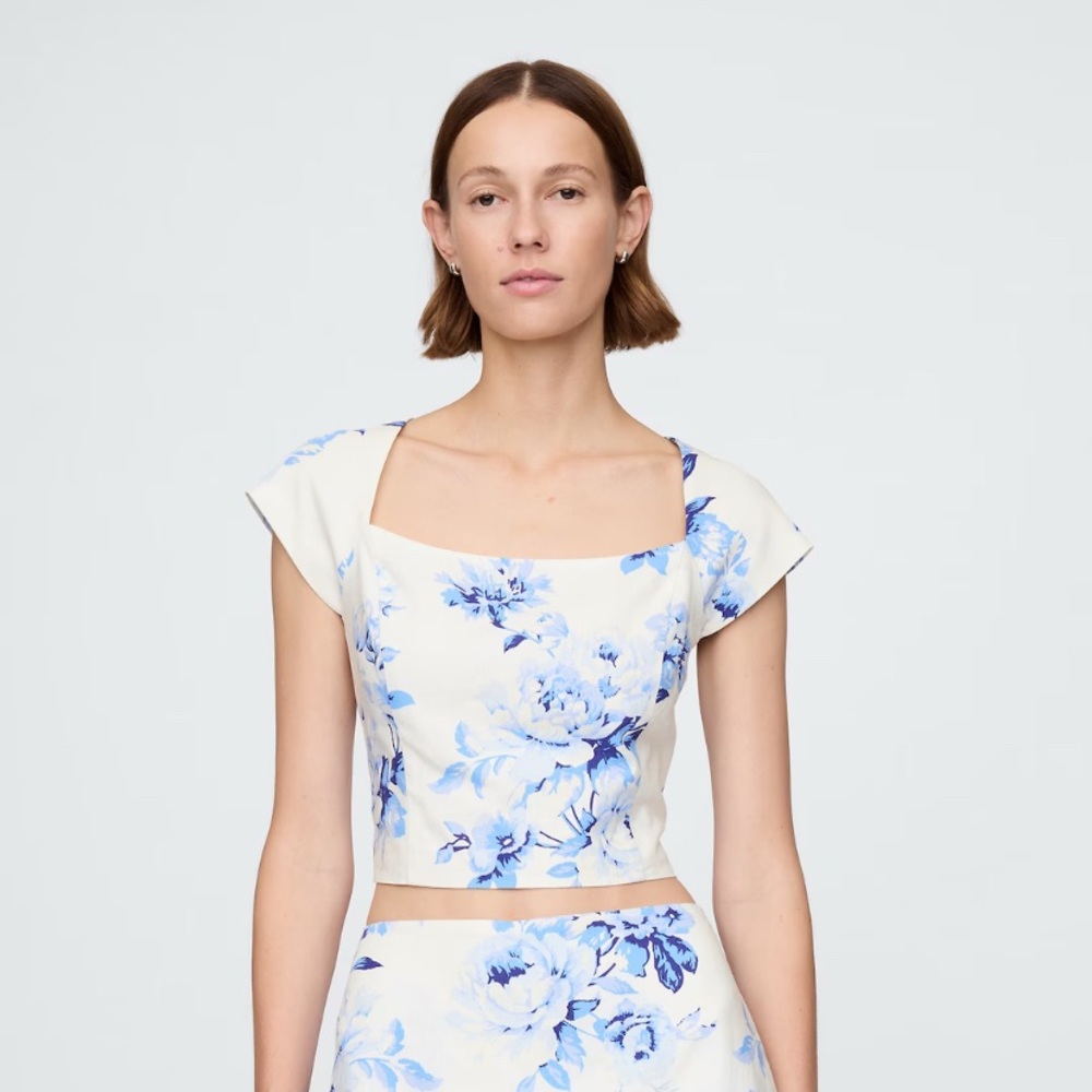 NWT - GAP Linen blend, cap, sleeved, Floral Blue crop top. Size - Large Petite - Picture 2 of 6